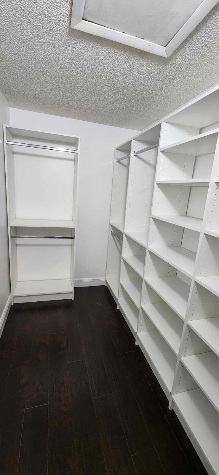 Walk-in closet 2